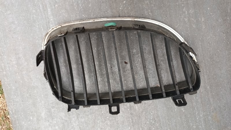 Predám Prednú mriežku na BMW e60 - fotka 2